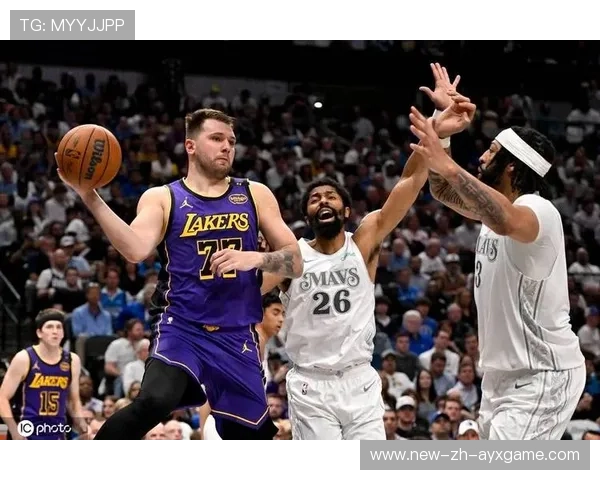 东契奇借掩护远投命中，独行侠保持上风