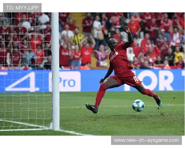 切尔西插上回做形成连续传切配合